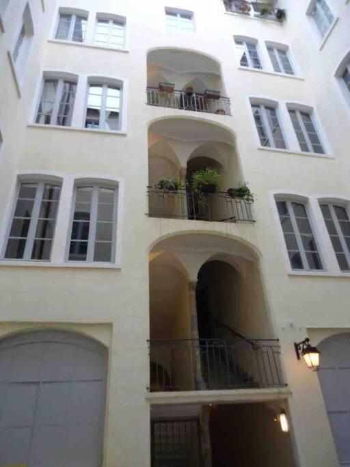 Chez Alam A Hotel De Ville リヨン エクステリア 写真
